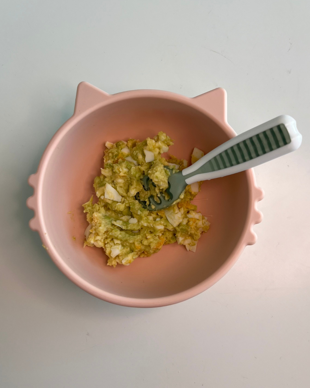 Frühstücksrezept für Kleinkinder: Ei-Avocado-Salat - BABY IDA ISST